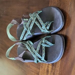 Women’s Chaco Size 10.5 Green Turquoise Rubber Hiking Water Shoes Sandals